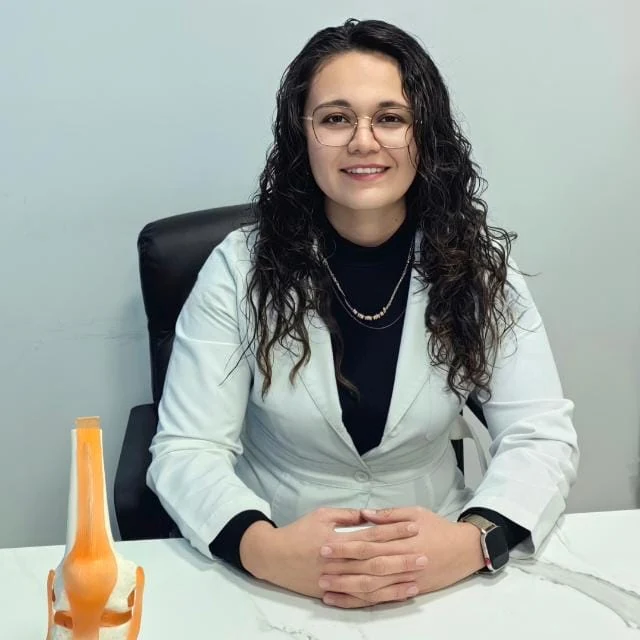 Dra. Alexandra Celis Ríos en consultorio